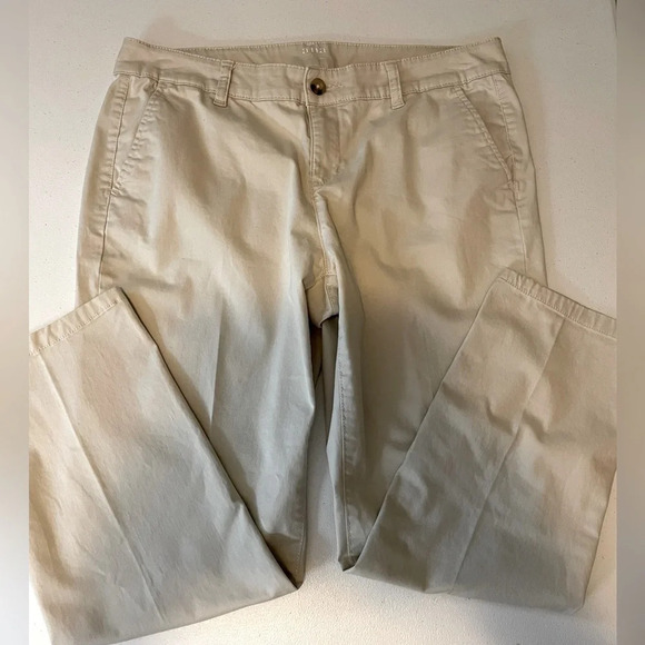 a.n.a 10 Chino cropped pants 98% cotton 2% spandex. 2 front slant pockets khaki. - Picture 7 of 9